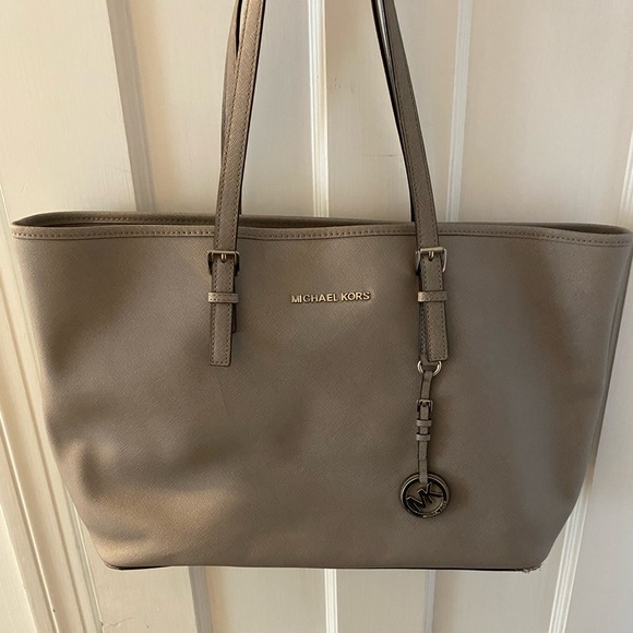 Authentic Michael Kors tote bag - Picture 1 of 4